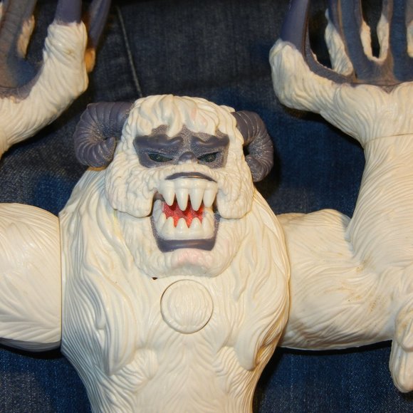 Vintage Matchbox Snow Monster Yeti red glow eyes & sound - Picture 6 of 6